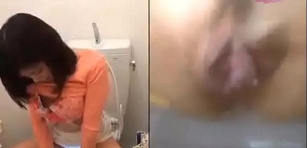  Japanese Caught Masturbating In The Public Toilet 1 Hot